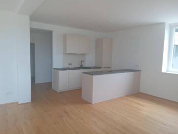 hochwertig ausgestattete 3 Zimmer Wohnung mit großzügigem Balkon und möblierter Küche