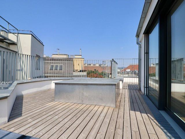 Hochwertig ausgestattete Dachgeschosswohnung auf zwei Ebenen nahe Taubstummengasse