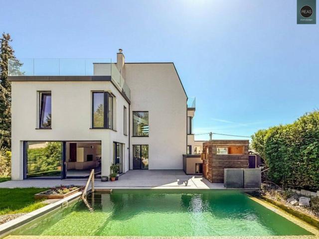 Hochwertig ausgestattete Luxusvilla mit Naturpool am Wolfersberg!