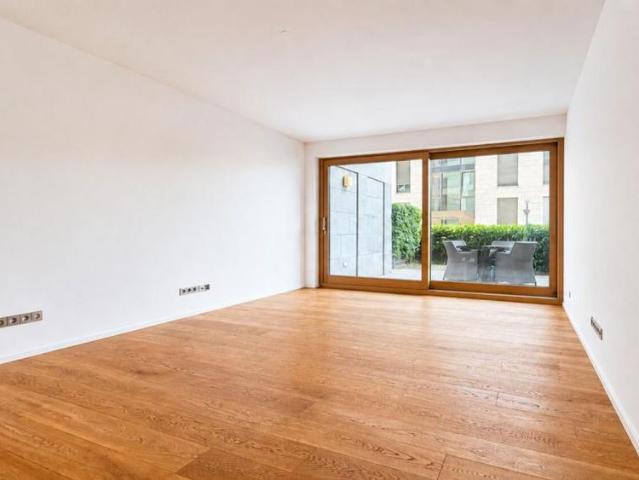 Hochwertig ausgestattete Maisonette mit Loggia und Garten
