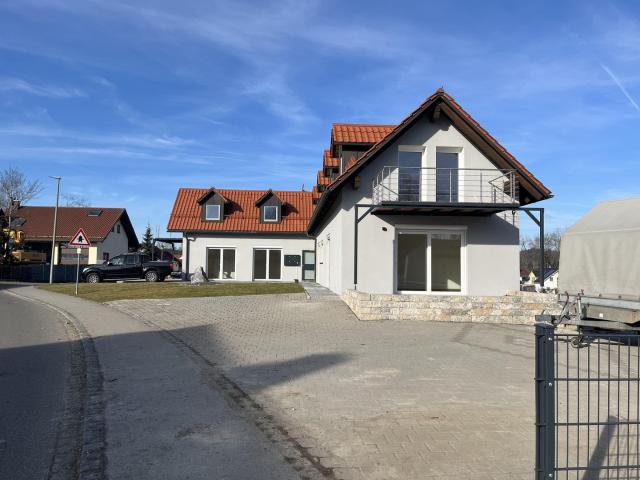 Hochwertig ausgestattete Zweizimmer Dachgeschosswohnung, frisch saniert Energieklasse A
