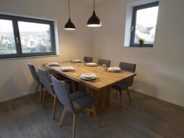Hochwertig ausgestattetes Business Apartment Frida mit Balkon in KA Durlach