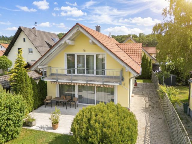 Hochwertig ausgestattetes und ruhig gelegenes Einfamilienhaus mit Lift und Doppelgarage