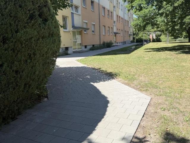 Hochwertig kernsanierte 2 Zimmerwohnung mit Balkon und Stellplatz Campus nah in Erlangen Bruck