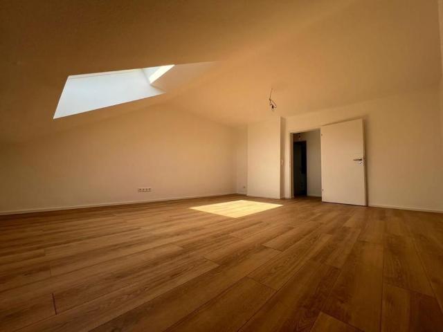 Hochwertig kernsanierte 3 Zimmer Wohnung | 3 % Staffelmiete |
