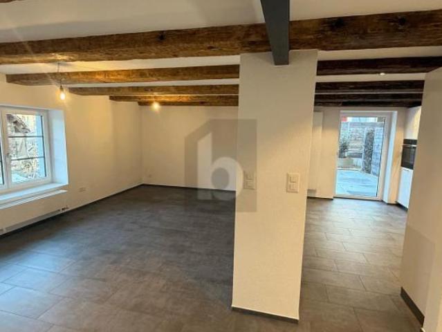 HOCHWERTIG RENOVIERT MIT SICHTBALKON!