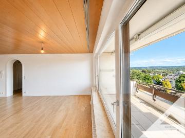 Hochwertig renovierte 3,5 Zimmer Wohnung mit Südbalkon und traumhaftem Schönbuchblick!