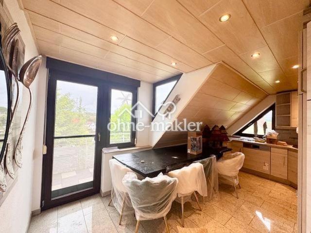 Hochwertig renovierte 3 Zimmer Wohnung mit Balkon & neuer Einbauküche
