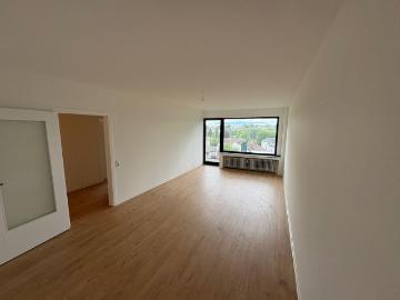 Hochwertig renovierte 2 Zimmer Wohnung mit Balkon und Garage in Solingen