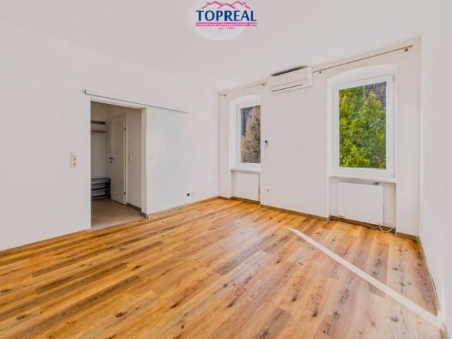 Hochwertig renovierte 2 Zimmer Wohnung mit privatem Eigengarten, Traunnähe & Top Lage in Gmunden