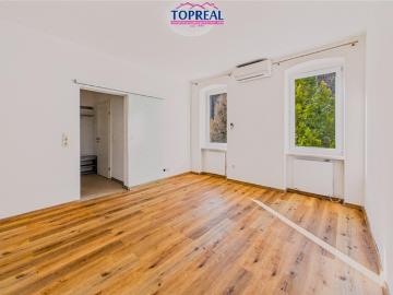 Hochwertig renovierte 2 Zimmer Wohnung mit privatem Eigengarten, Traunnähe & Top Lage in Gmunden