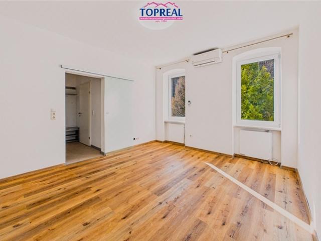 Hochwertig renovierte 2 Zimmer Wohnung mit privatem Eigengarten, Traunnähe & Top Lage in Gmunden