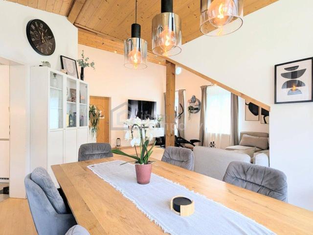 Hochwertig renovierte 4 Zimmer Dachgeschosswohnung mit Bergblick in Vandans | 88m² Wfl. | 1 Garagenstellplatz & 1 Außenstellplatz | ruhige Sackgassenlage
