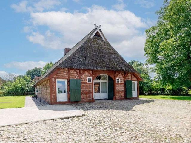 Hochwertig restauriertes Fachwerk Anwesen mit Luhe Zugang und Weide ohne Maklerprovision