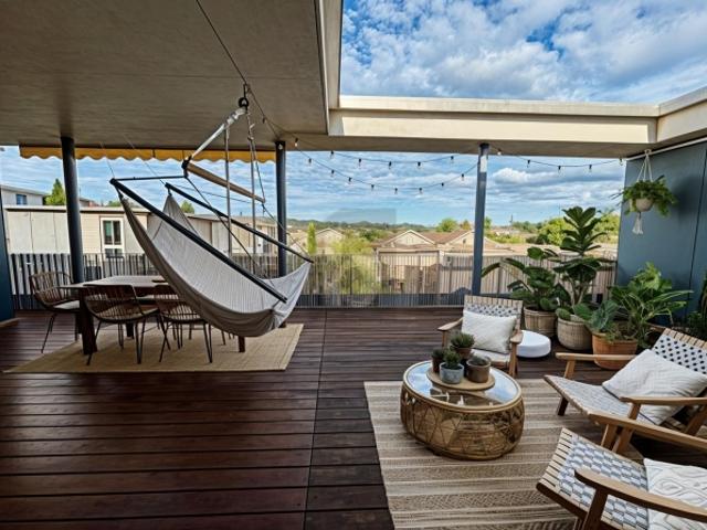 HOCHWERTIG & STYLISCH MIT SONNIGEM BALKON!