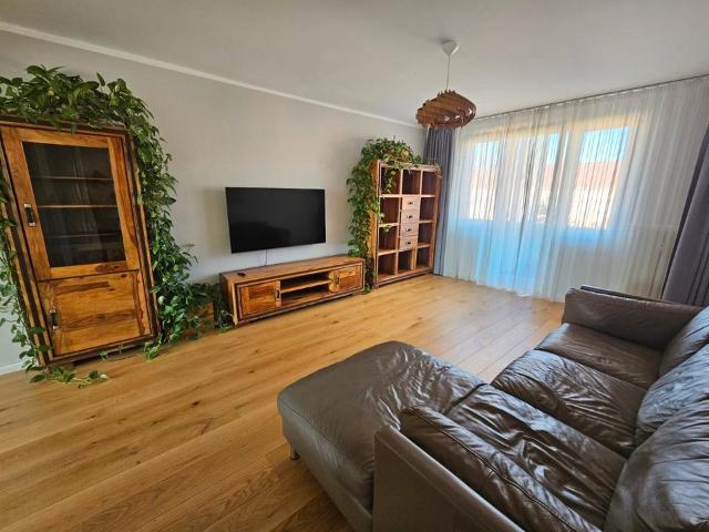 Hochwertig sanierte Altbauwohnung mit 3 Zimmern, Balkon & 2 Bäder
