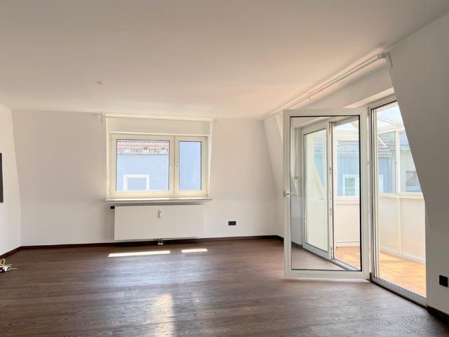 Hochwertig sanierte DG Wohnung in Laim