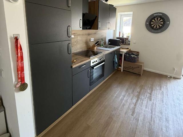 Hochwertig sanierte 1,5 Zimmer Wohnung mit Balkon & EBK– direkt am Bahnhof