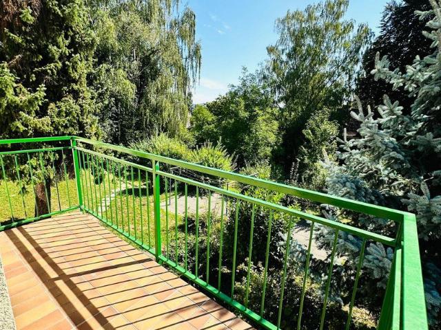 Hochwertig sanierte 2 Zimmer Anlegerwohnung mit 9 m² Balkon ins Grüne absolute Ruhelage