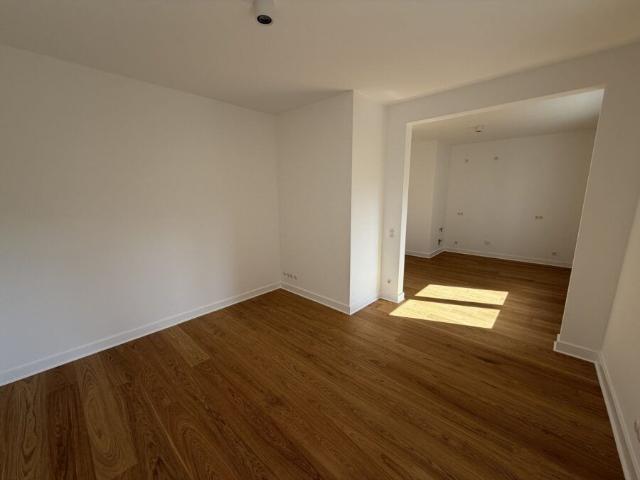Hochwertig sanierte 2 Zimmer Wohnung mit Balkon in Düsseldorf Oberkassel