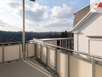 Hochwertig sanierte 3 Raum Wohnung mit Balkon und Einbauküche!