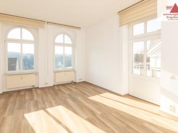 Hochwertig sanierte 3 Raum Wohnung mit Balkon und Einbauküche!