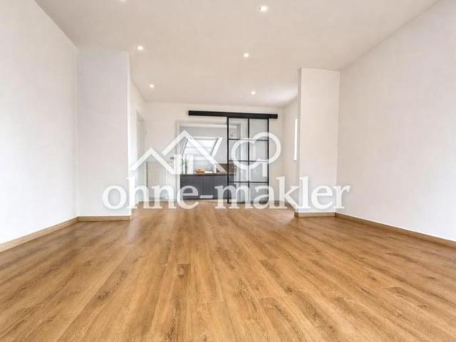 Hochwertig sanierte 3 Raum DG Wohnung Balkon & ruhige Lage in Wilkau Haßlau Stadtgrenze Zwickau