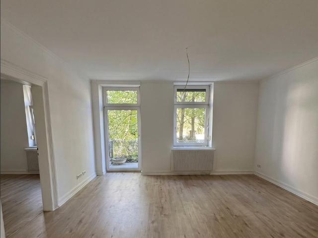 Hochwertig sanierte 3 Zimmer Altbauwohnung mit EBK und Balkon in Bestlage des Johannesviertels