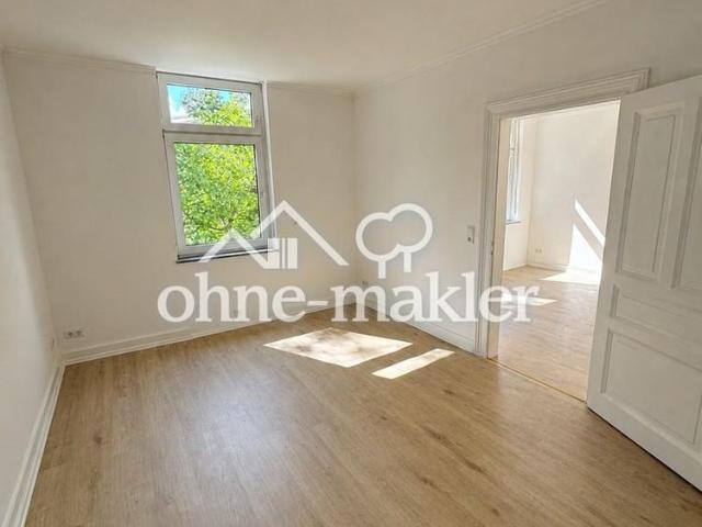 Hochwertig sanierte 3 Zimmer Altbauwohnung mit EBK und Balkon in Bestlage des Johannesviertels