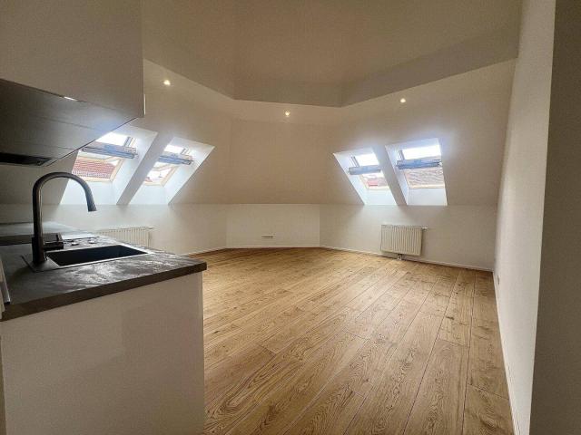 Hochwertig sanierte 3 Zimmer Dachgeschosswohnung im Altbau | ca. 80,6 m² | Erstbezug nach Sanierung