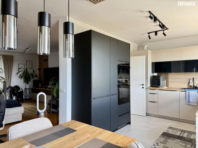 Hochwertig sanierte 3 Zimmer Eigentumswohnung mit Loggia & Parkplatz!