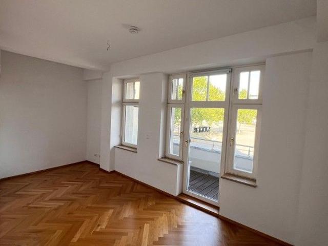 Hochwertig sanierte 3 Zimmerwohnung mit Balkon !