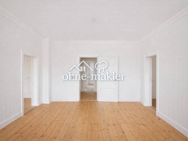 Hochwertig sanierte 4 Zimmer Altbauwohnung mit EBK und Balkon in Bestlage des Johannesviertels