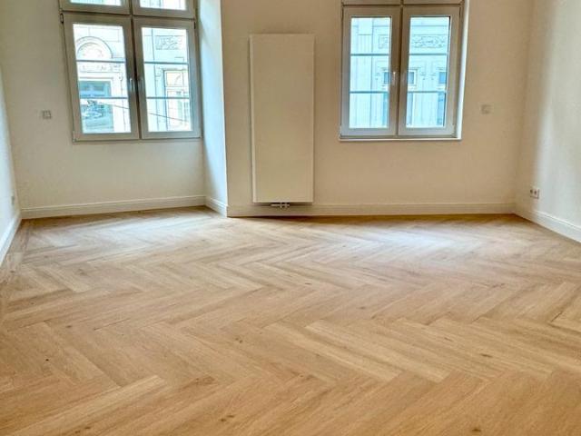 Hochwertig sanierte 4 Zimmer Wohnung mit Balkon
