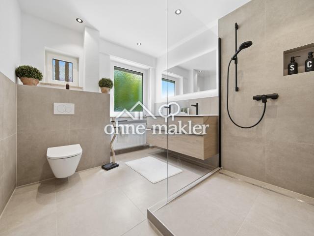 Hochwertig sanierte 4 Zimmer Wohnung mit Balkon und Stellplatz