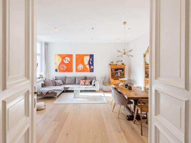 Hochwertig sanierte 4 Zimmer Wohnung mit Balkon nahe KaDeWe