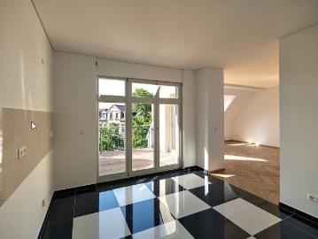 Hochwertig sanierte 5 Zimmerwohnung mit Parkett und Fußbodenheizung !