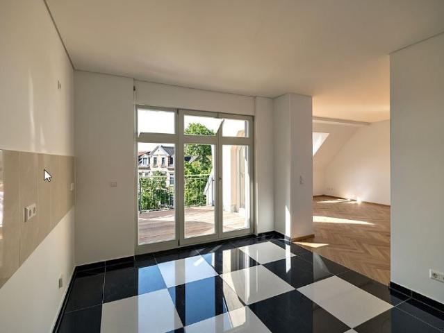 Hochwertig sanierte 5 Zimmerwohnung mit Parkett und Fußbodenheizung !