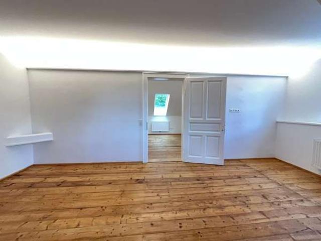 Hochwertig sanierte 74 m² DG Altbauwohnung sonnig, ruhig & zentral