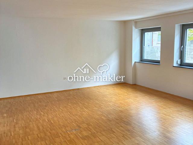 Hochwertig & zentral: 3 Zimmer Wohnung mit Loggia, Parkett & TG Stellplatz – Energieklasse A