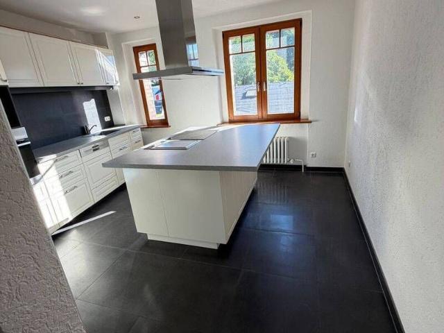 Hochwertige 4 Zimmer Wohnung mit moderner Einbauküche