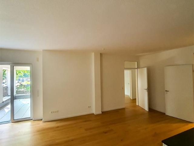Hochwertige 4 Zimmer Wohnung in modernem Mehrparteienhaus zu vermieten