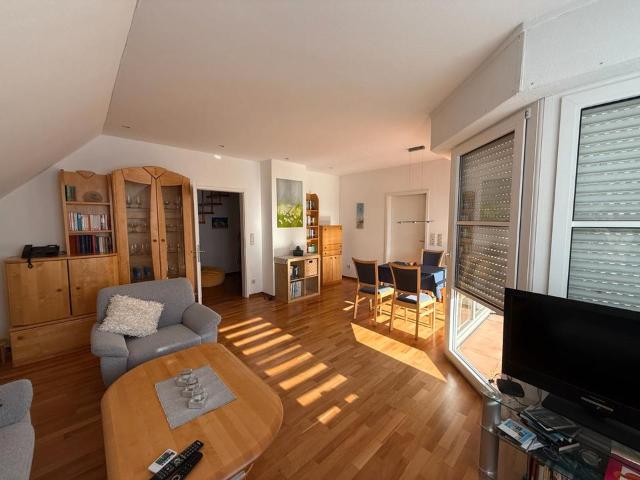 Hochwertige 4 Zimmer ETW mit ausgebautem Spitzboden, Garage & Bal
