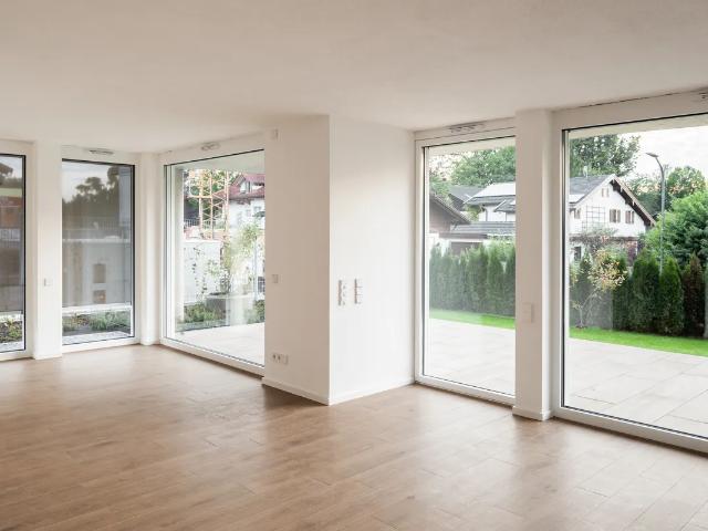 Hochwertige 4 Zimmer Gartenwohnung mit Einbauküche und sonniger Süd West Terrasse