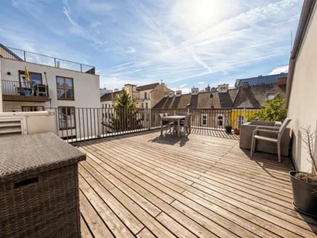 Hochwertige 4 Zimmer Maisonette mit großzügiger Terrasse, Balkon und perfekter Verkehrsanbindung