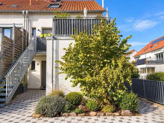 Hochwertige 4,5 Z Gartenwohnung mit Garage und Einbauküche