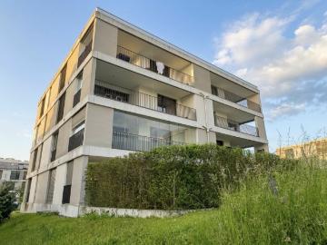 Hochwertige 4.5 Zimmer Wohnung mit grossem Balkon