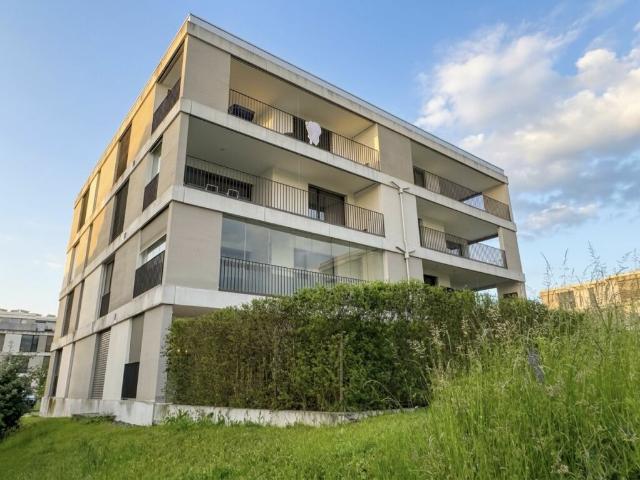 Hochwertige 4.5 Zimmer Wohnung mit grossem Balkon