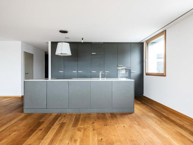 Hochwertige 4.5 Zimmerwohnung mit Terrasse in sonniger Lage
