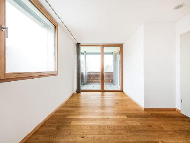Hochwertige 4.5 Zimmerwohnung mit Terrasse in sonniger Lage